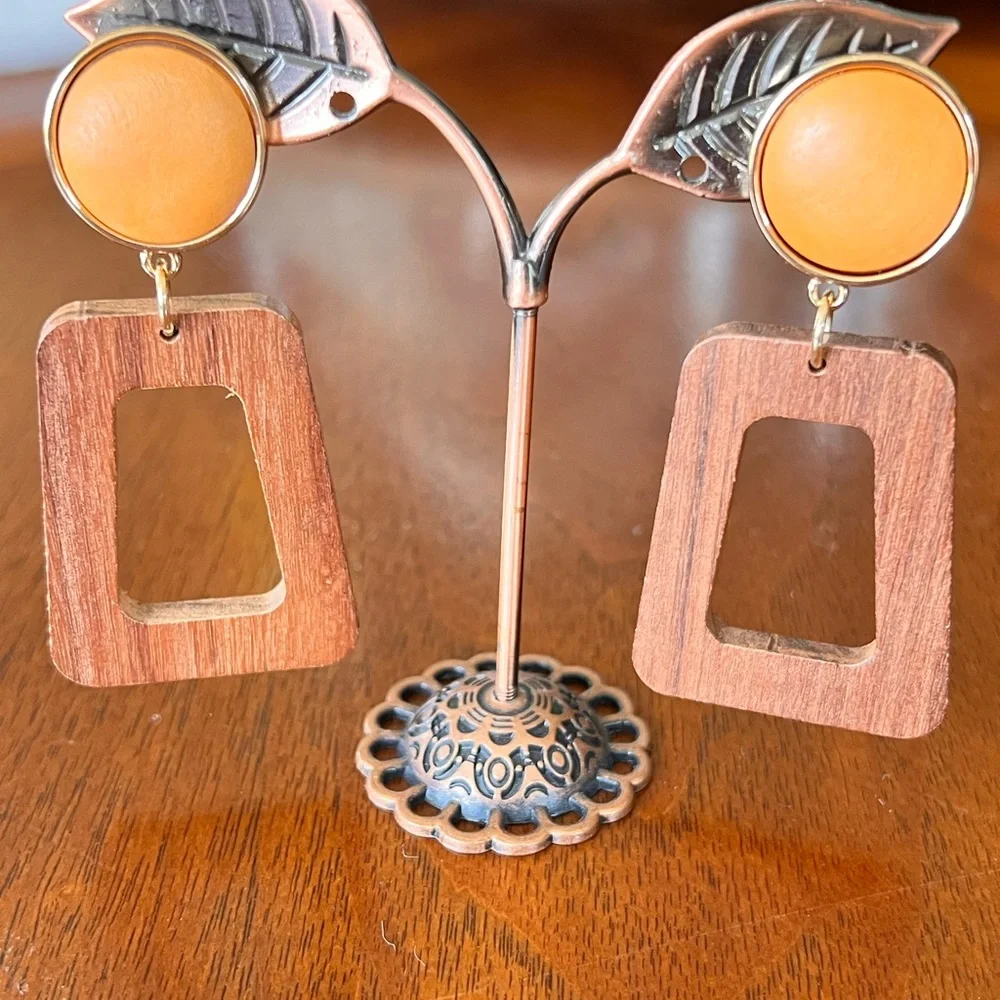 Park Lane Earrings - Picture 2 of 6